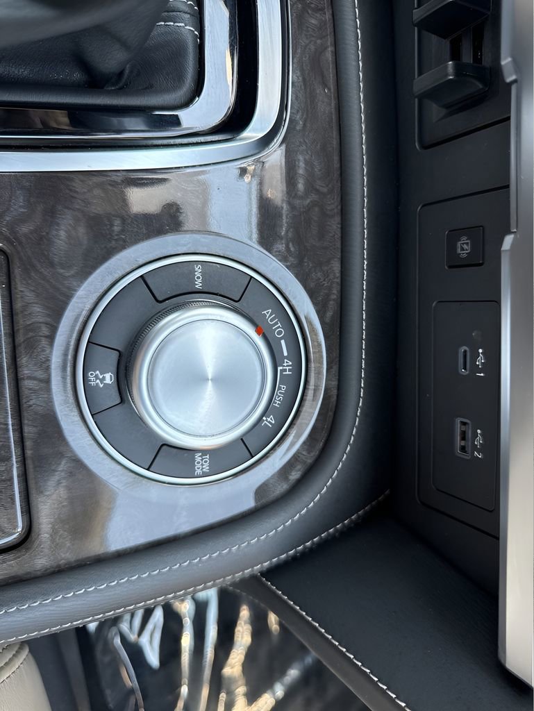 Used 2024 Nissan Armada Platinum w/ Captain's Chairs Package image 26