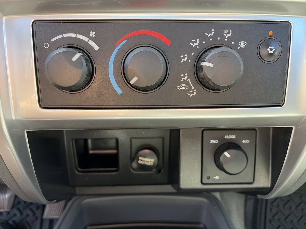 Used 2005 Dodge Dakota Laramie AWD/4WD image 23