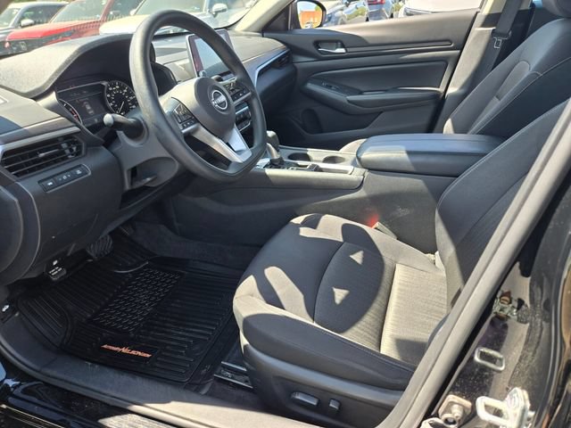 Used 2025 Nissan Altima 2.5 SV FWD image 13
