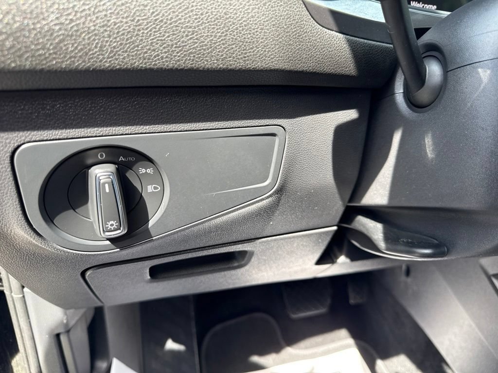 Used 2023 Volkswagen Tiguan SE w/ Panoramic Sunroof Package FWD image 15