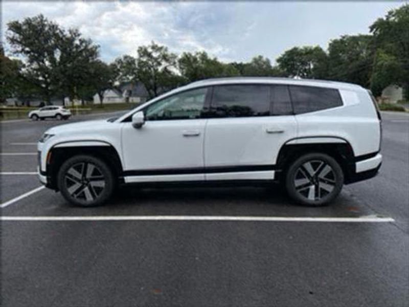 New 2026 Hyundai Ioniq 9 SEL image 2