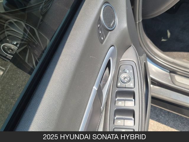 Used 2025 Hyundai Sonata Limited FWD image 11