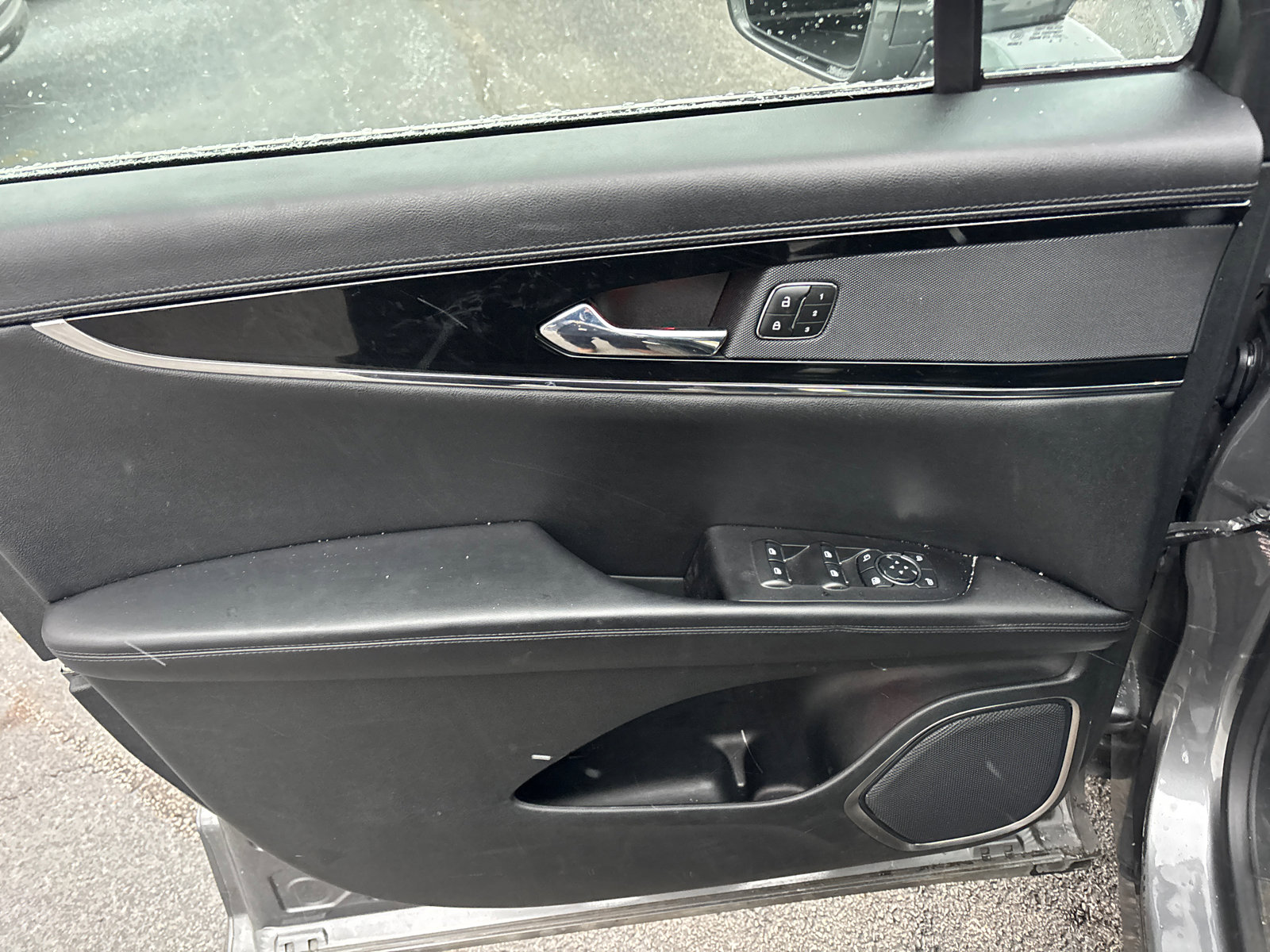 Certified 2023 Lincoln Nautilus Reserve w/ Cargo Utility Package image 11