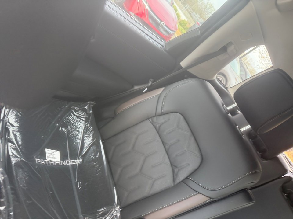 New 2026 Nissan Pathfinder Platinum image 29