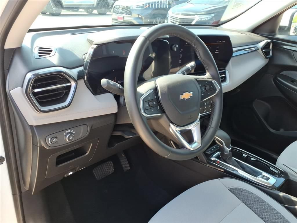Used 2024 Chevrolet TrailBlazer LT w/ LT Cold Weather Package AWD/4WD image 18