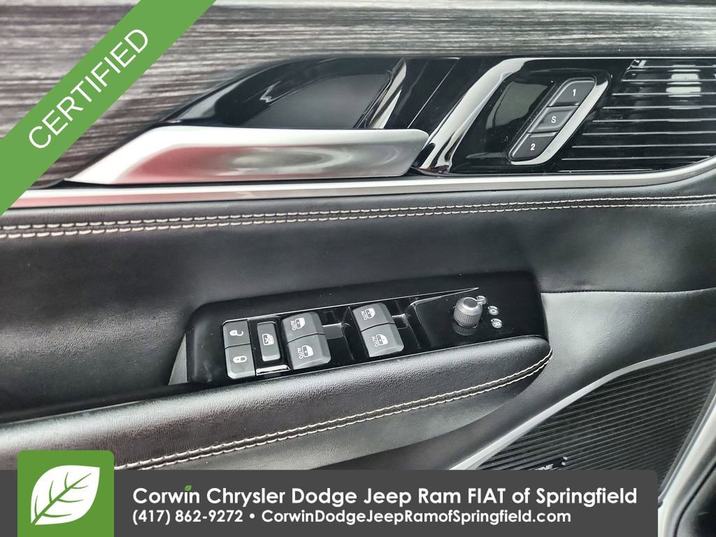 Certified 2024 Jeep Wagoneer L Series III w/ Flexible Seating Group image 21