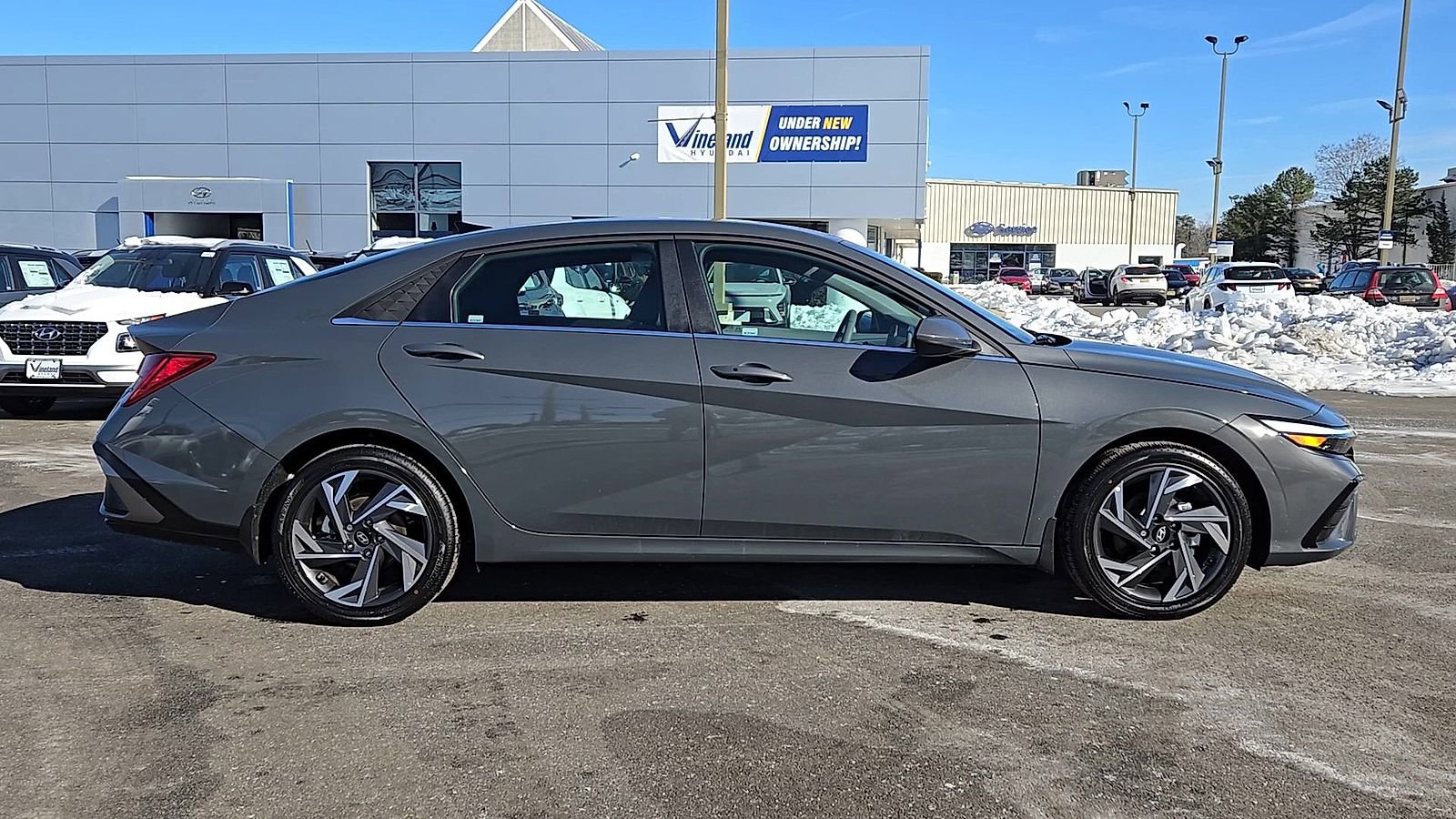 Used 2025 Hyundai Elantra SEL image 9