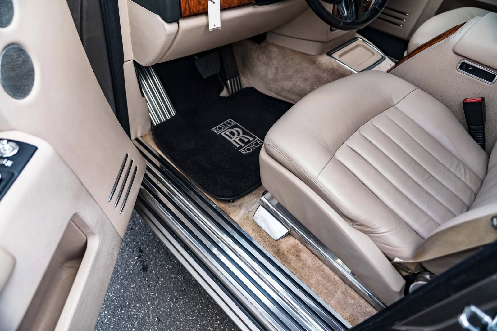 Used 2004 Rolls-Royce Phantom Sedan RWD image 19