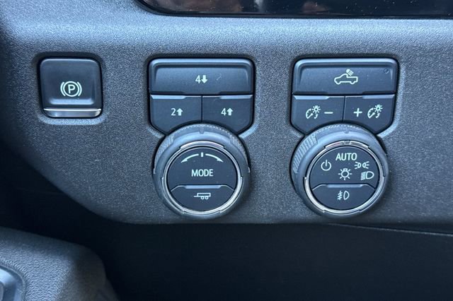 Used 2025 Chevrolet Silverado 2500 LT w/ Convenience Package image 42