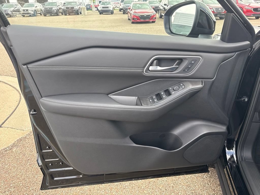 New 2026 Nissan Rogue Platinum AWD/4WD image 11
