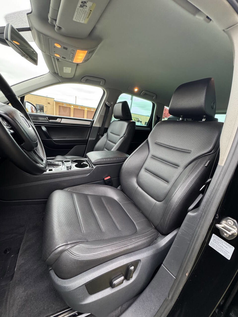 Used 2012 Volkswagen Touareg Sport image 10