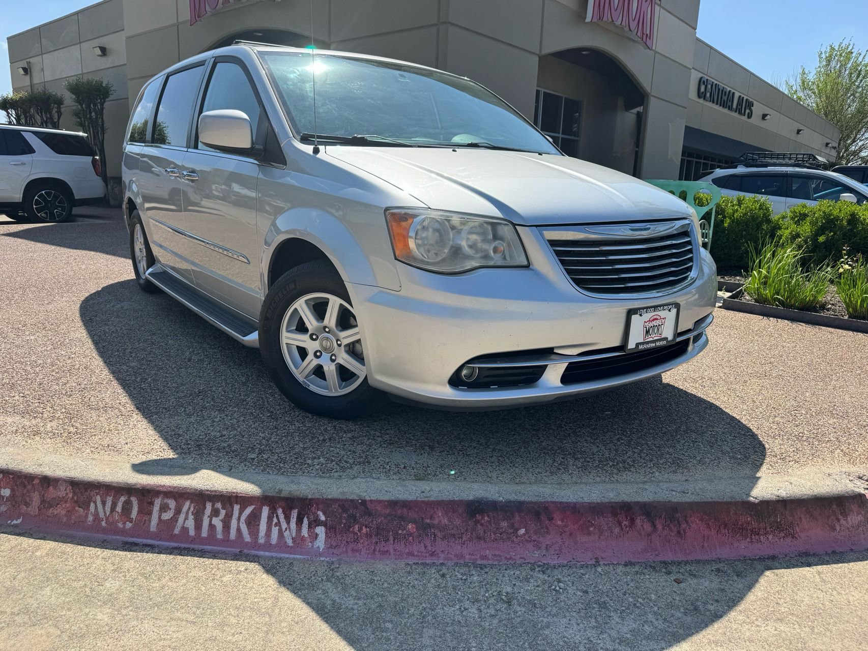 Used 2012 Chrysler Town & Country Touring w/ Entertainment Group #1 FWD image 1