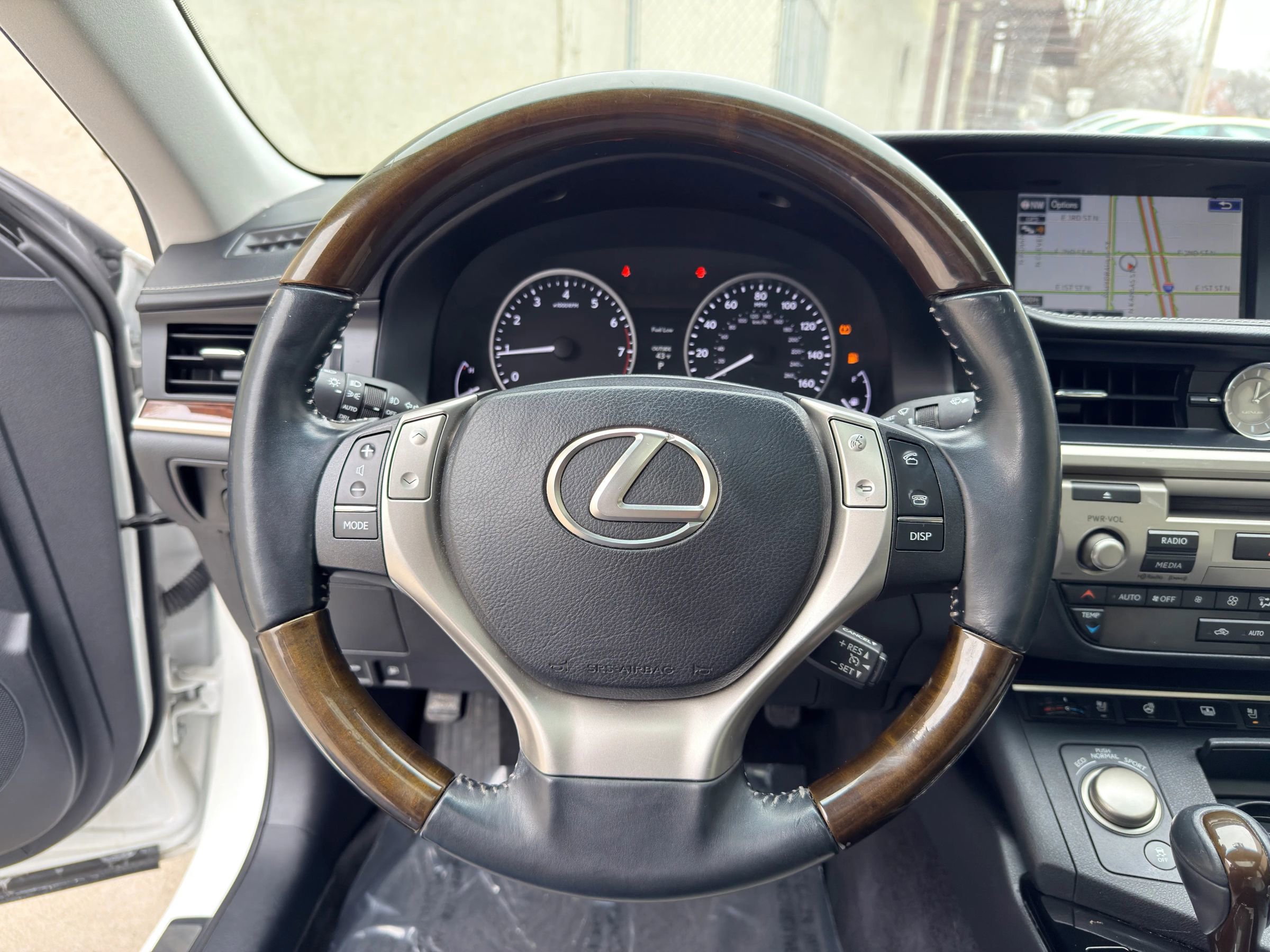 Used 2015 Lexus ES 350 w/ Luxury Package image 11