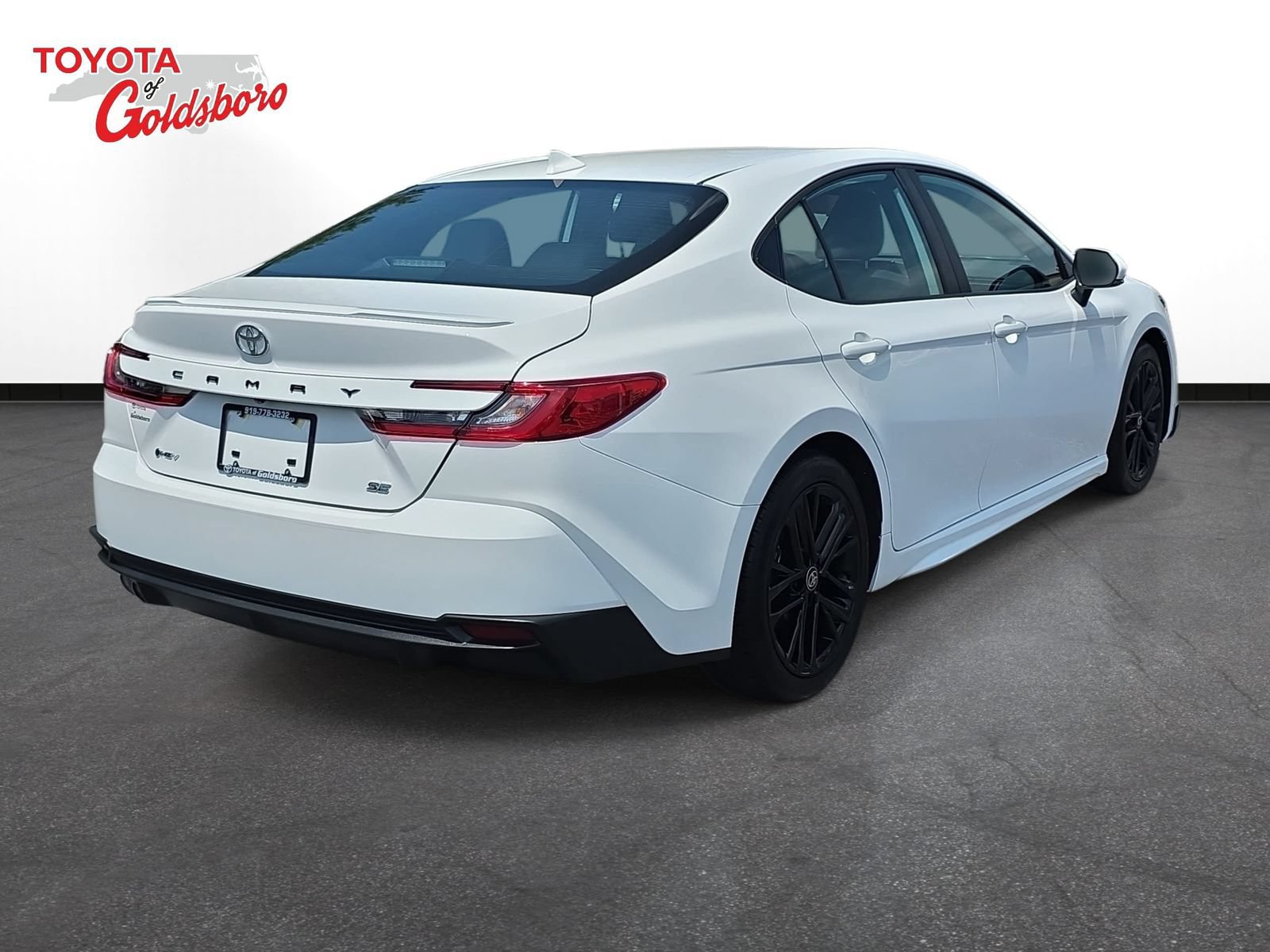 Used 2026 Toyota Camry SE FWD image 5