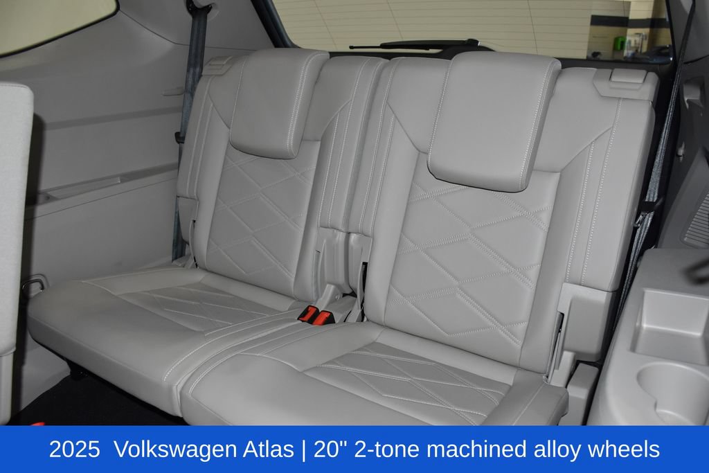 Used 2025 Volkswagen Atlas SE FWD image 31