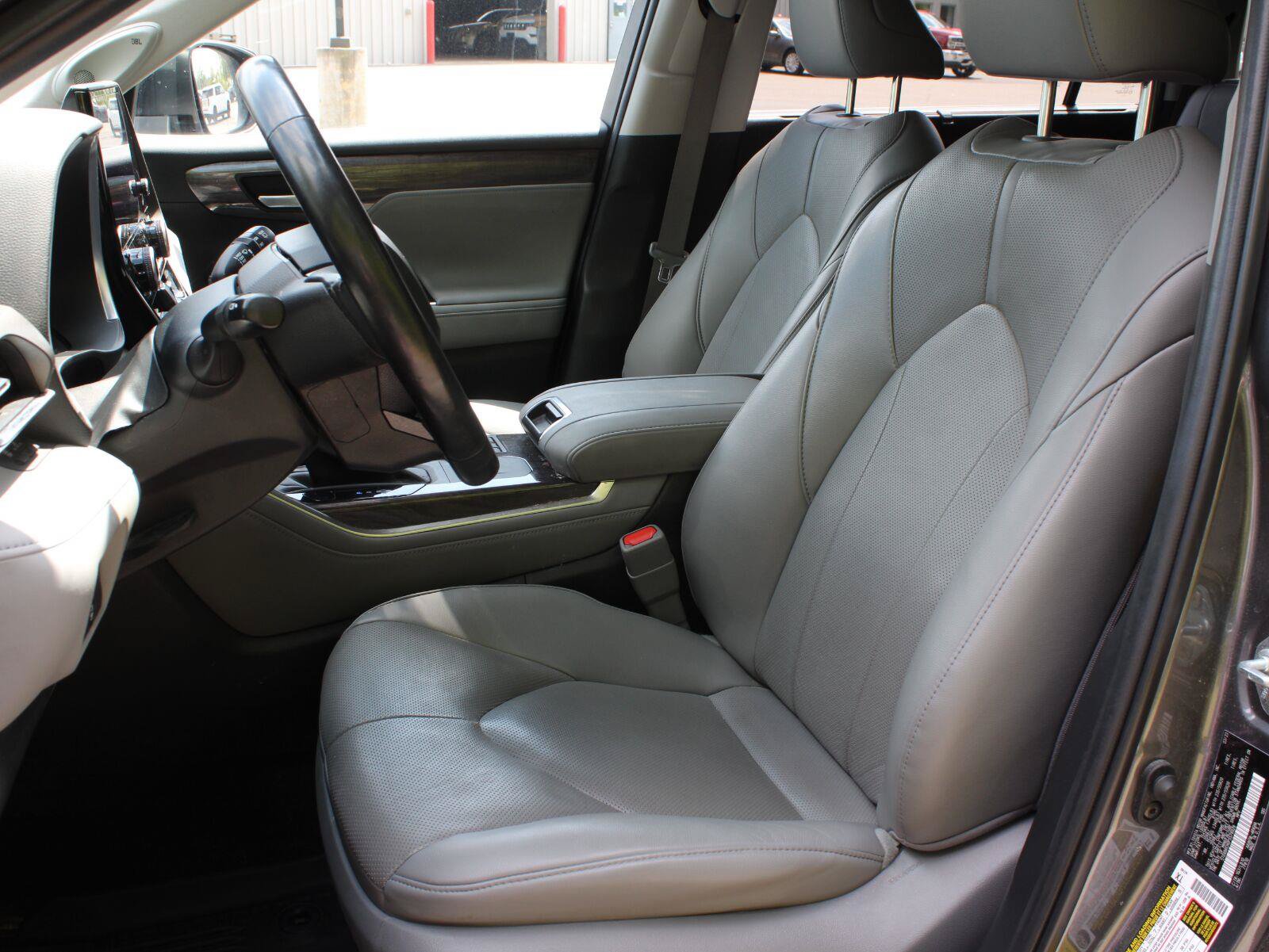 Used 2023 Toyota Highlander Limited AWD/4WD image 16