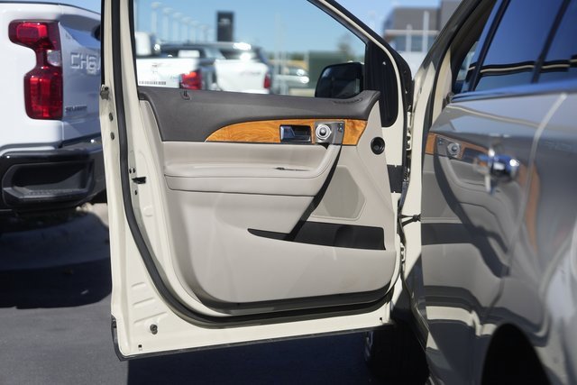 Used 2015 Lincoln MKX FWD w/ Equipment Group 101A image 29