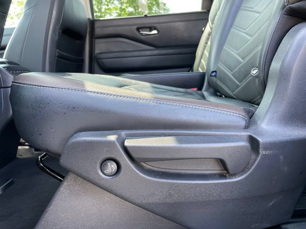 Used 2023 Nissan Pathfinder Platinum FWD image 39