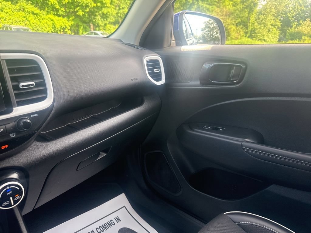 Used 2022 Hyundai Venue Limited FWD image 33