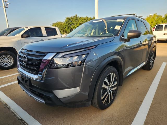 Used 2025 Nissan Pathfinder Platinum w/ Cargo Package FWD video 3