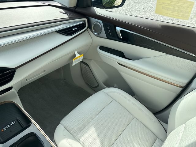 Used 2025 Buick Enclave Avenir w/ Super Cruise Package AWD/4WD image 24