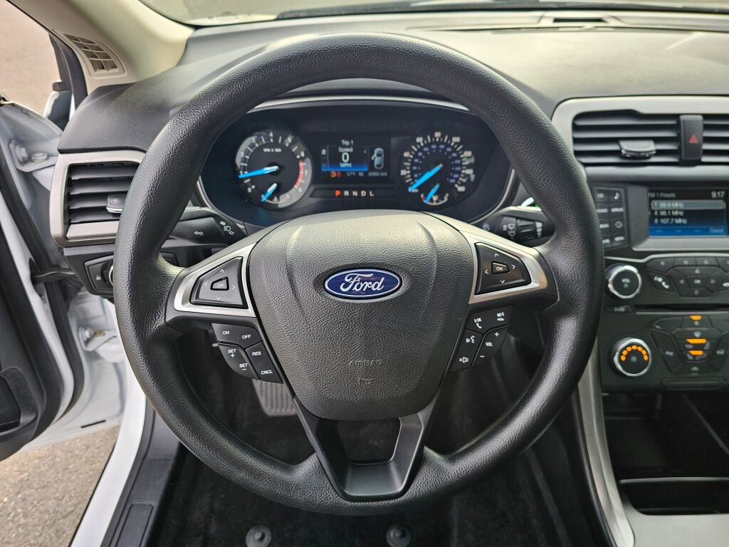 Used 2018 Ford Fusion SE FWD image 19