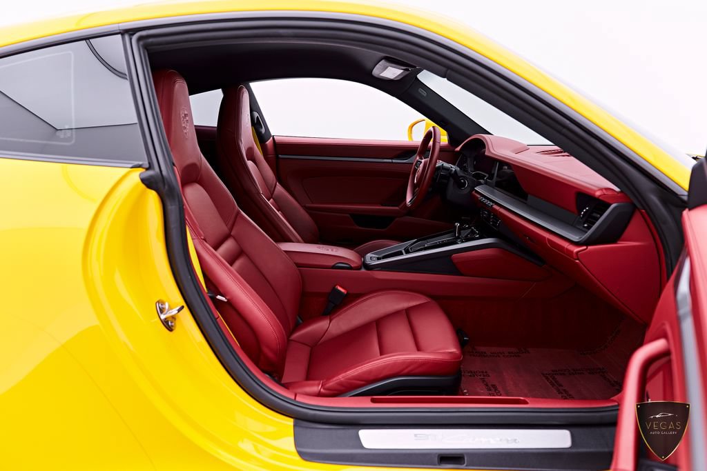 Used 2025 Porsche 911 Carrera RWD image 38