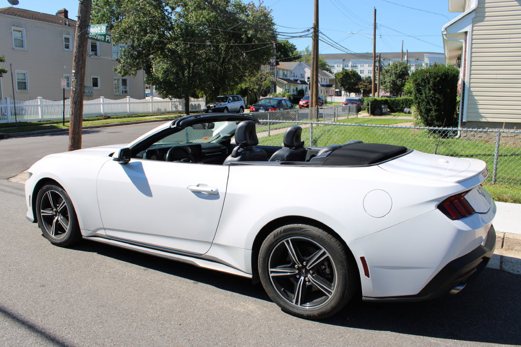 Used 2024 Ford Mustang Premium RWD image 8