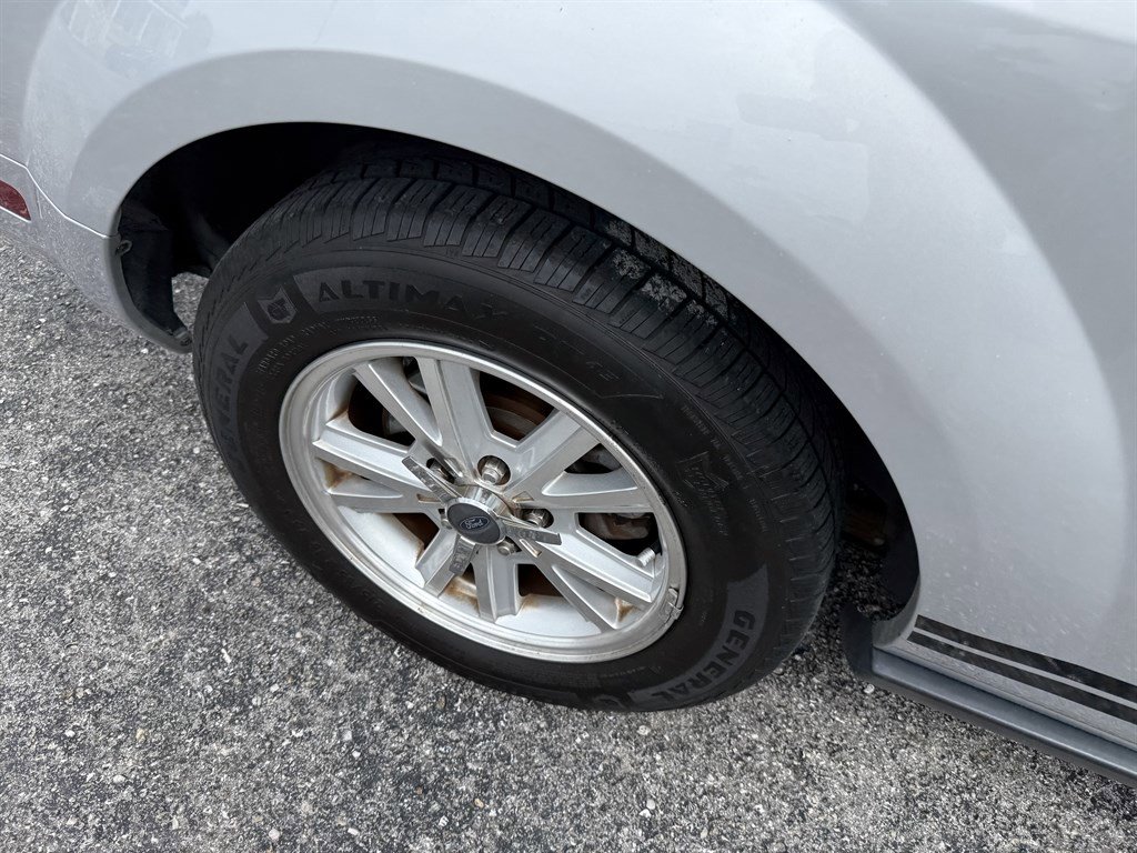Used 2007 Ford Mustang Premium RWD image 10