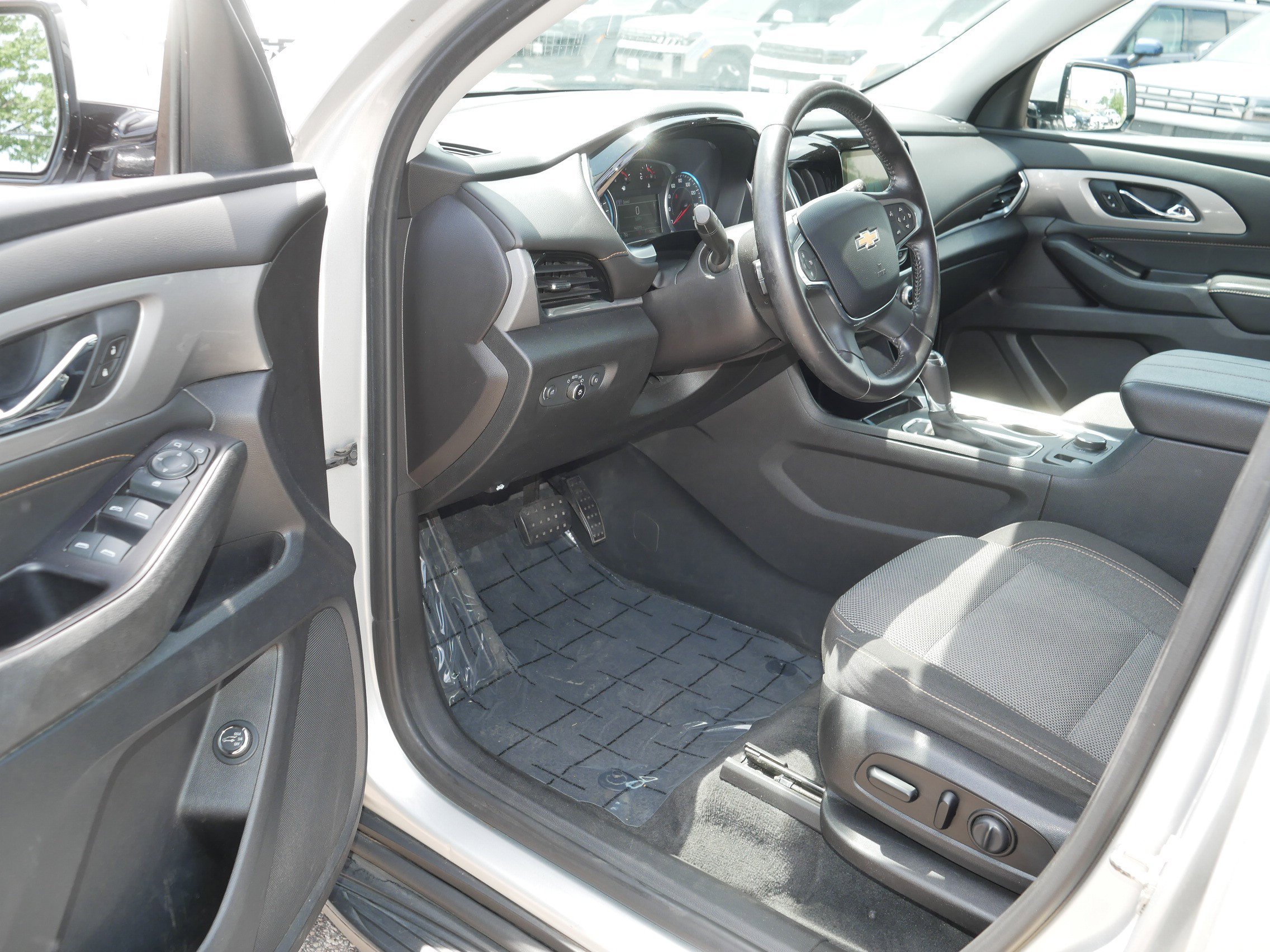 Used 2019 Chevrolet Traverse LT AWD/4WD image 11