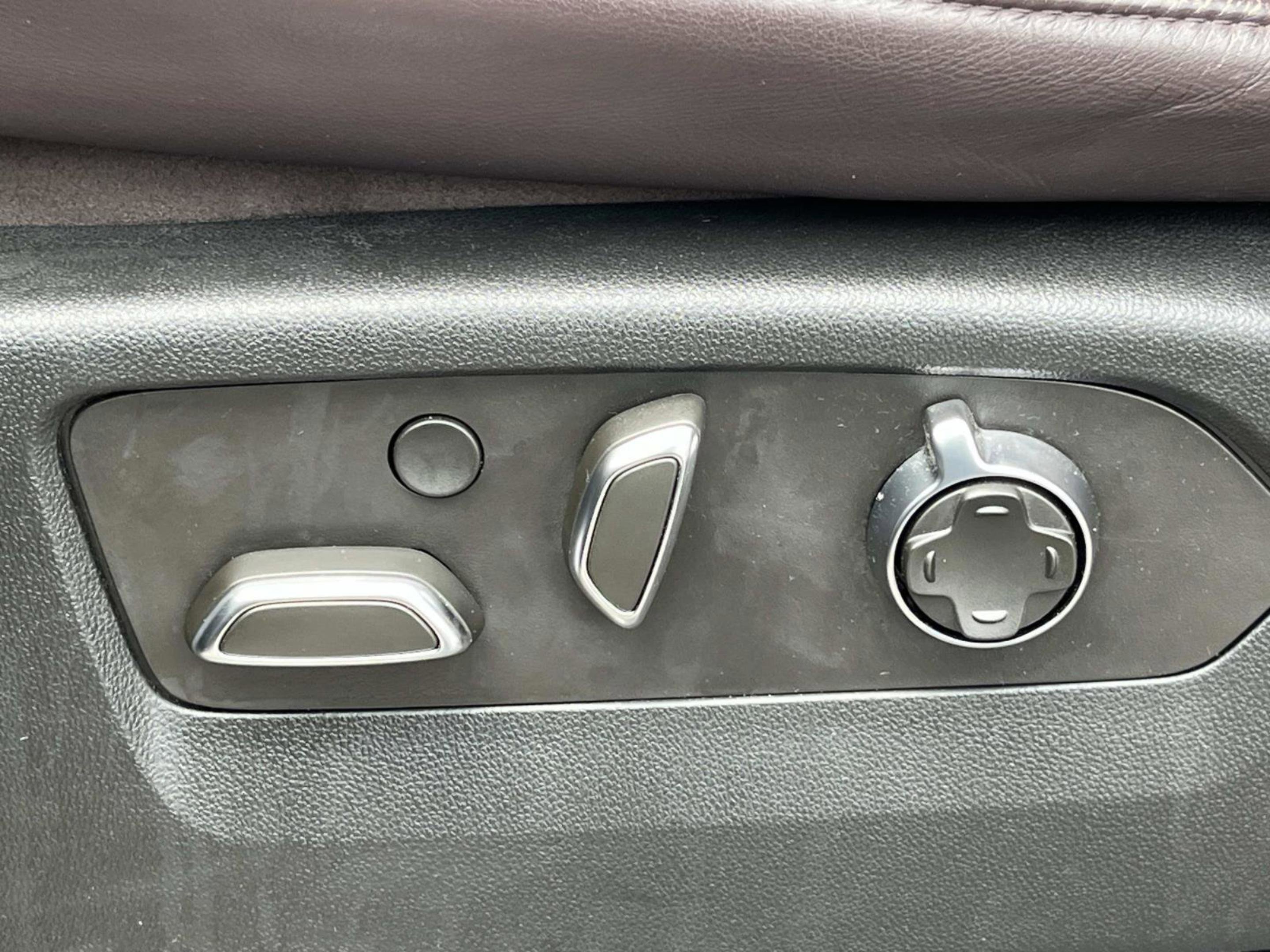 Used 2022 Cadillac Escalade Sport Platinum AWD/4WD image 31