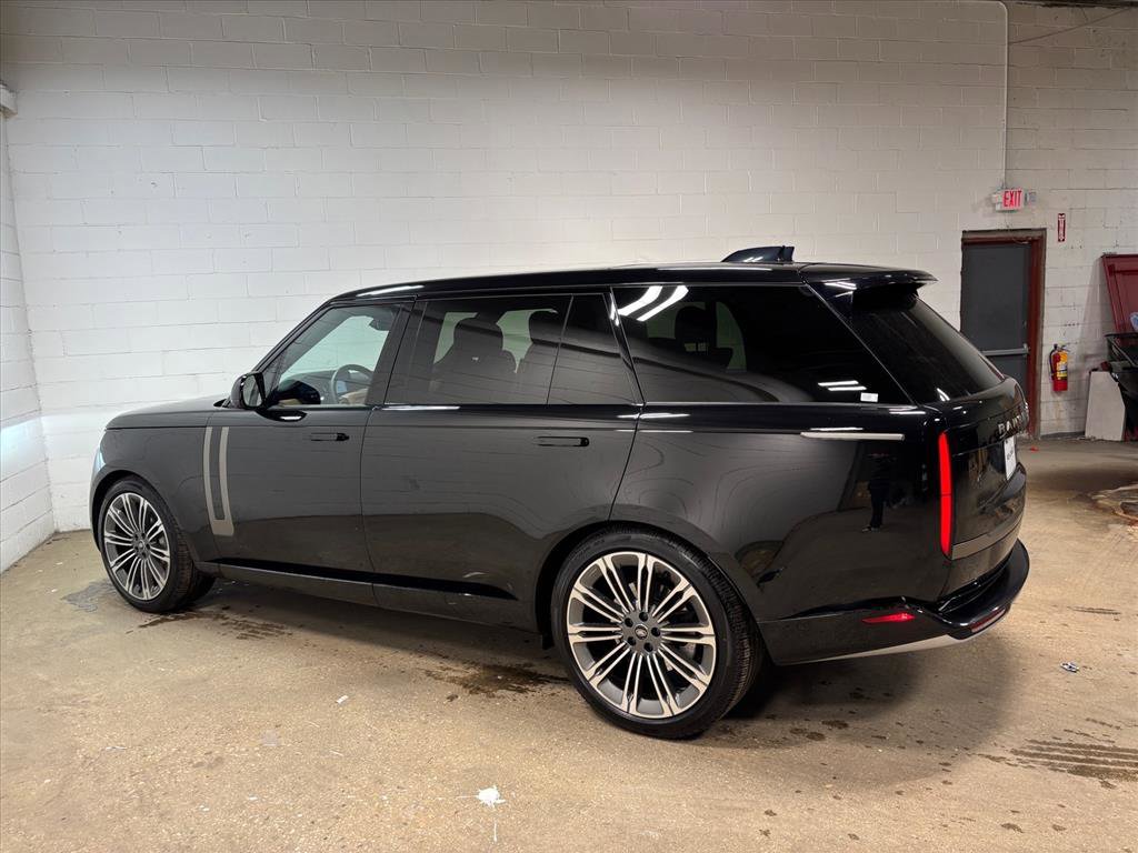 Used 2025 Land Rover Range Rover Long Wheelbase SE image 10