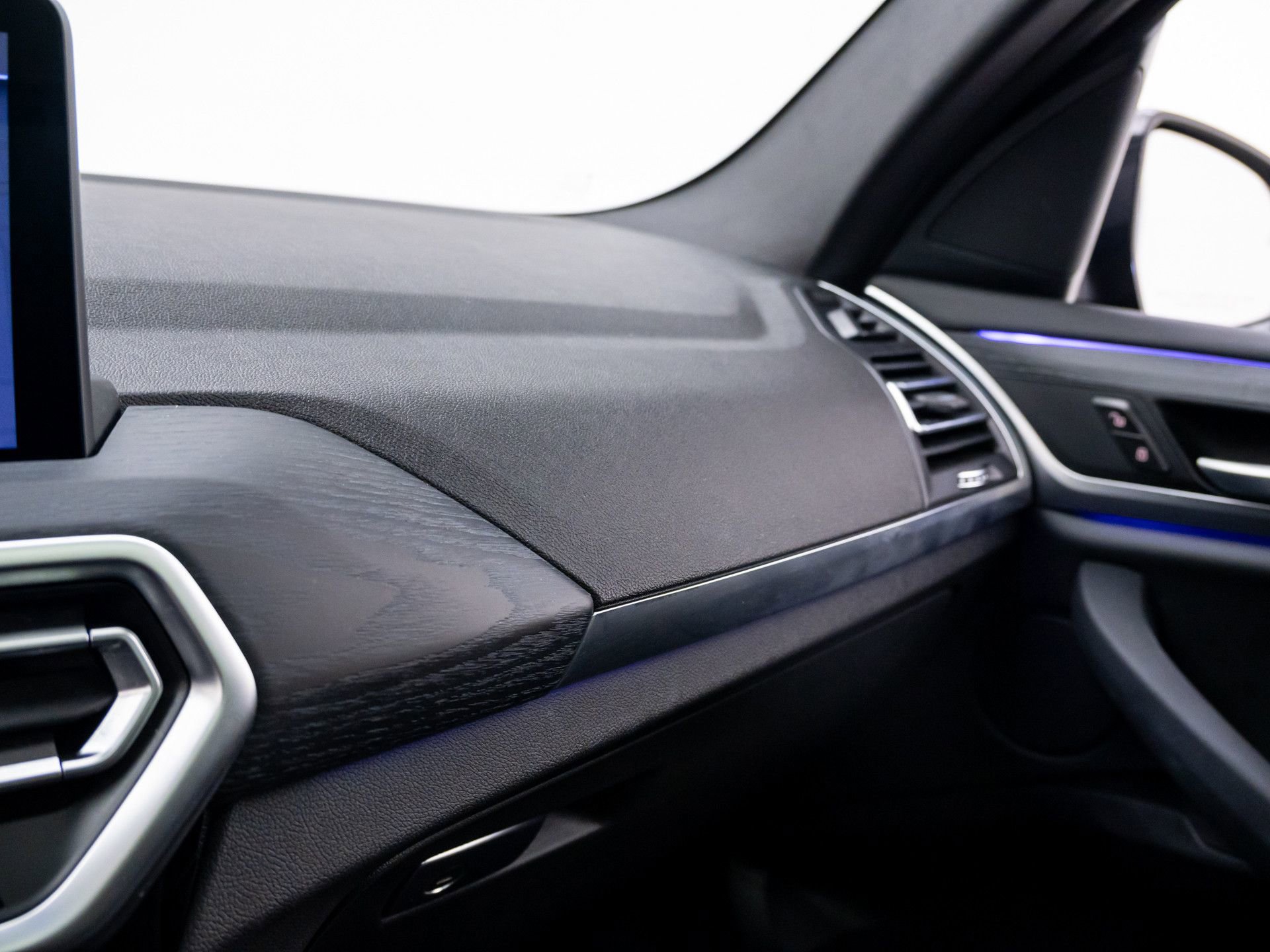 Used 2023 BMW X3 xDrive30i w/ M Sport Package AWD/4WD image 26