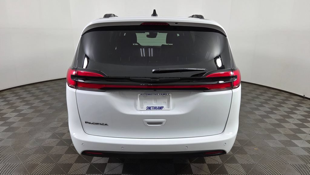 New 2025 Chrysler Pacifica Select w/ Fav Edition Package FWD image 6