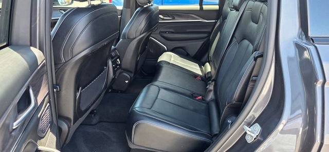 Used 2024 Jeep Grand Cherokee Overland AWD/4WD image 11