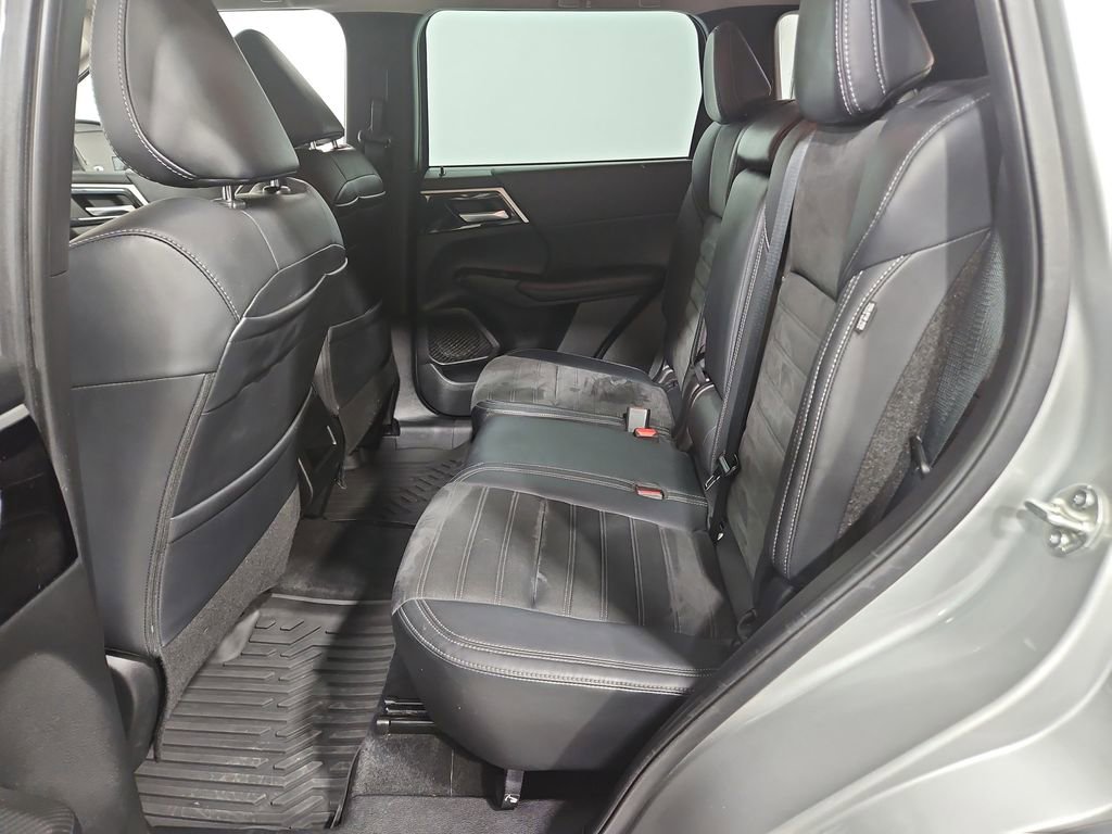 Used 2023 Mitsubishi Outlander SE image 24