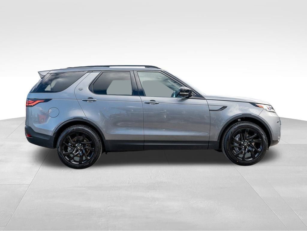 New 2025 Land Rover Discovery S image 9