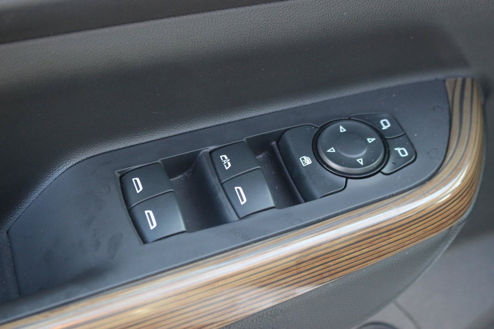 Used 2021 GMC Acadia SLE w/ Driver Convenience Package FWD image 14