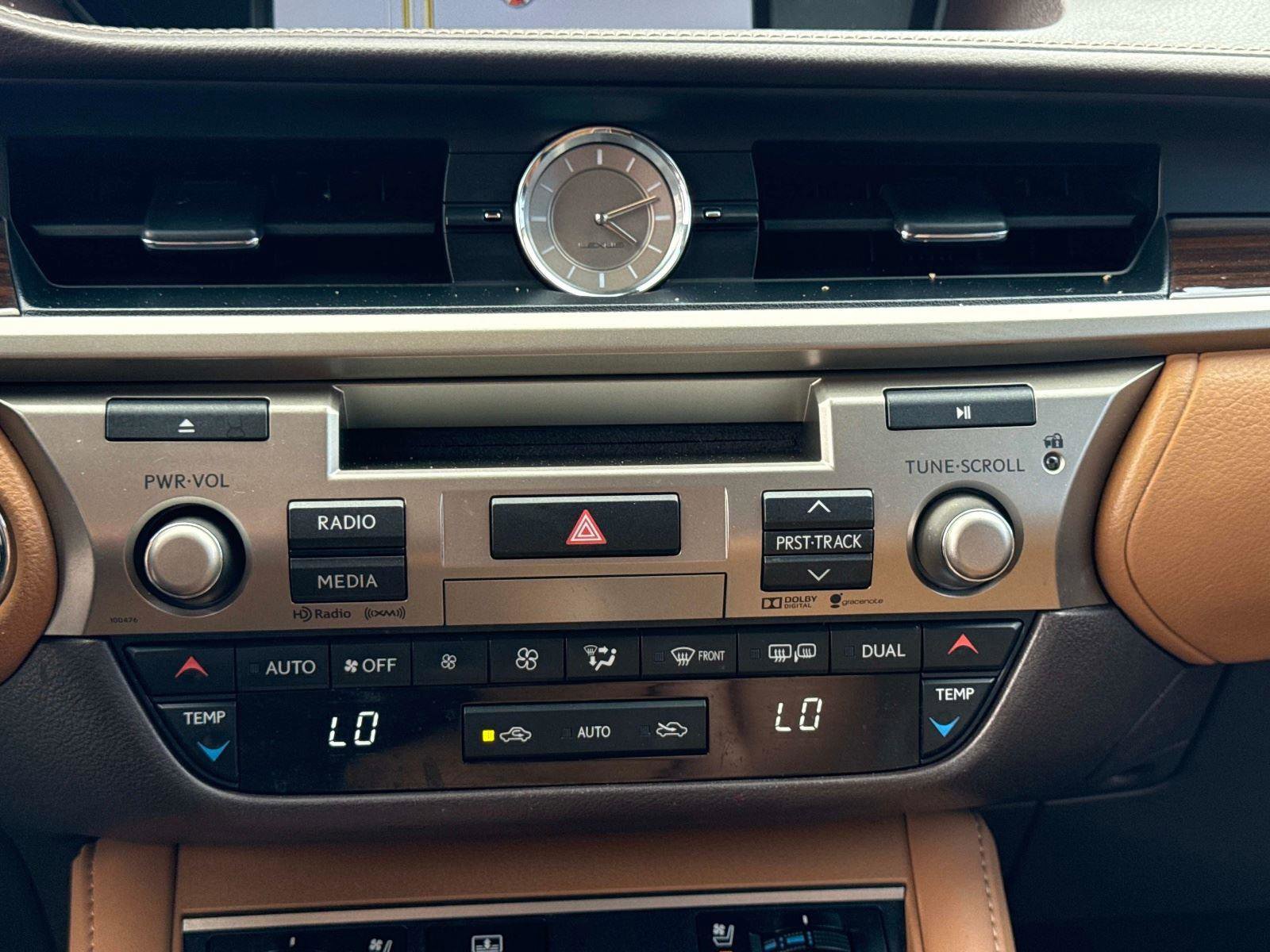 Used 2016 Lexus ES 350 w/ Luxury Package w/Wood Trim FWD image 24