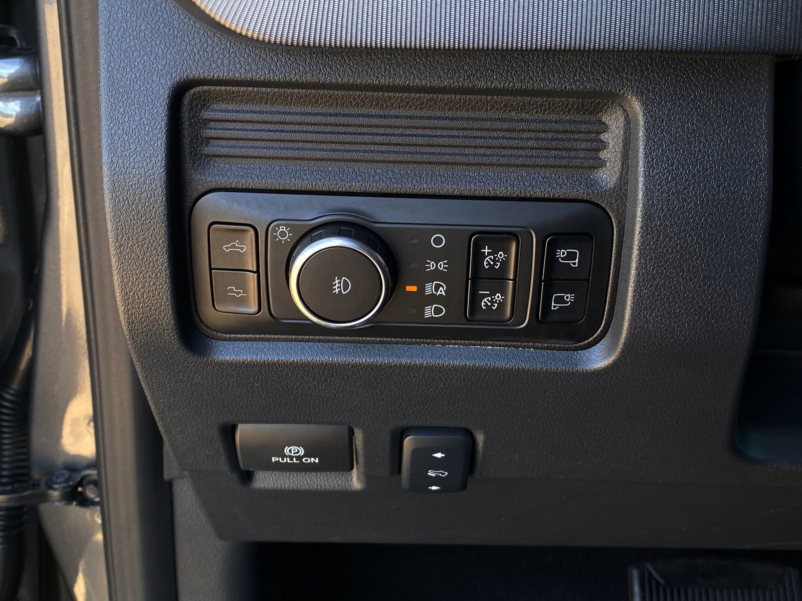 Used 2025 Ford F250 Platinum image 30