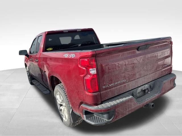 Used 2020 Chevrolet Silverado 1500 Custom w/ Custom Value Package image 2