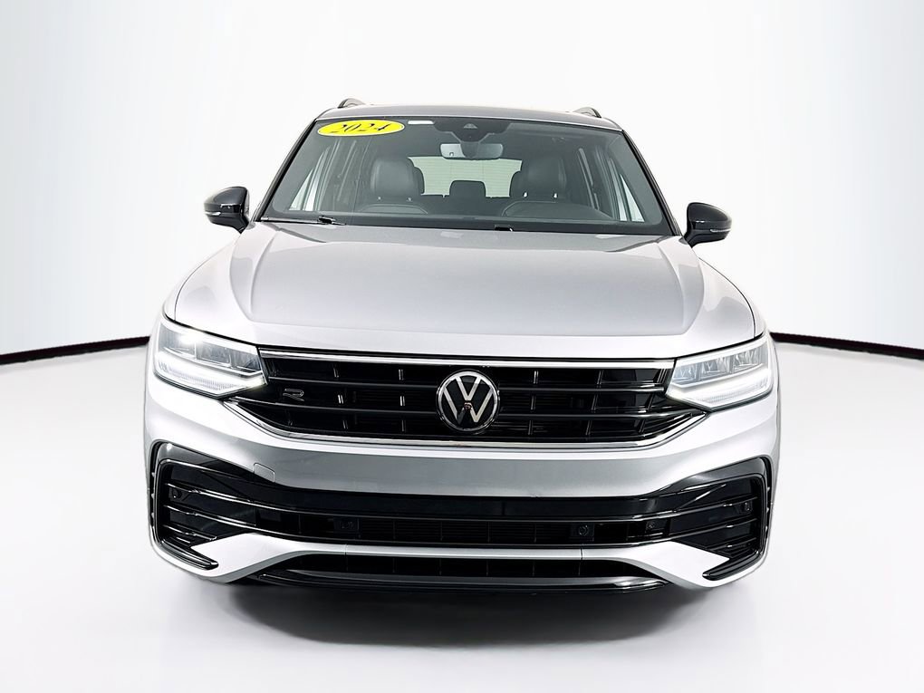 Used 2024 Volkswagen Tiguan SE R-Line image 2