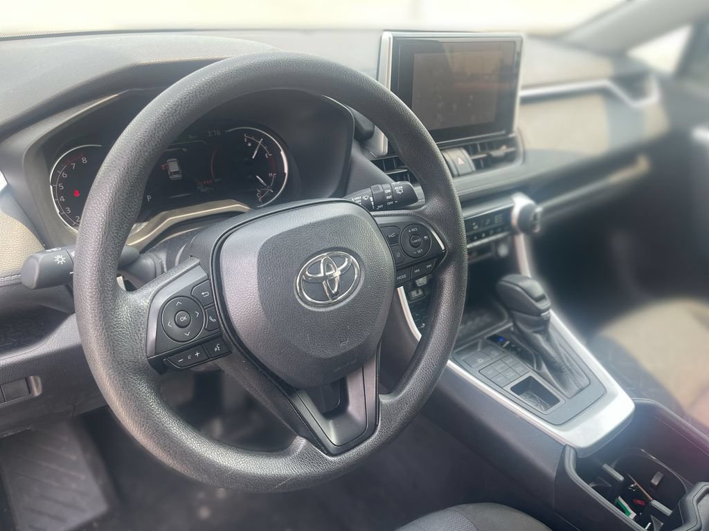 Used 2025 Toyota RAV4 XLE AWD/4WD image 8