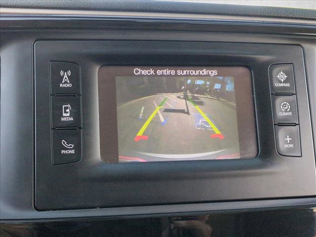 Used 2017 Chrysler Pacifica Touring-L image 14