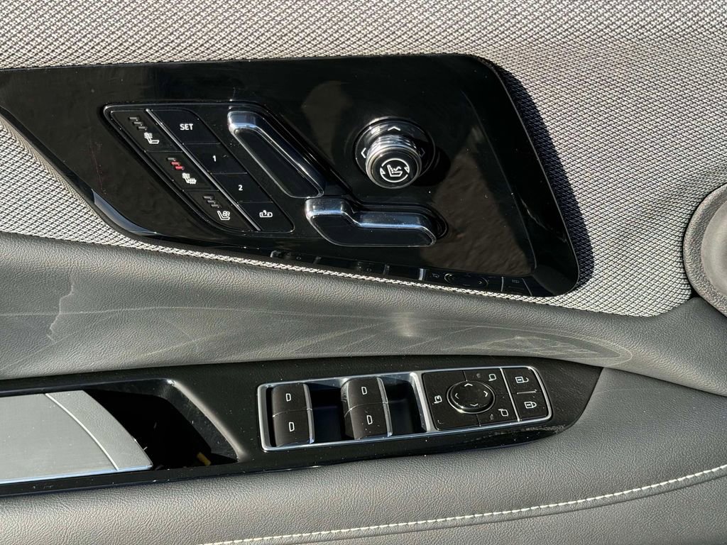 Used 2025 Cadillac Optiq Luxury 2 w/ LPO, Floor Liner Package AWD/4WD image 21