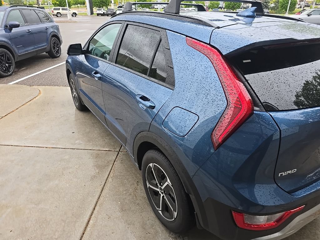 New 2025 Kia Niro EX FWD image 3