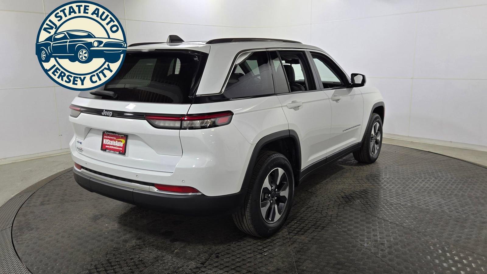 Used 2023 Jeep Grand Cherokee 4WD 4xe image 7