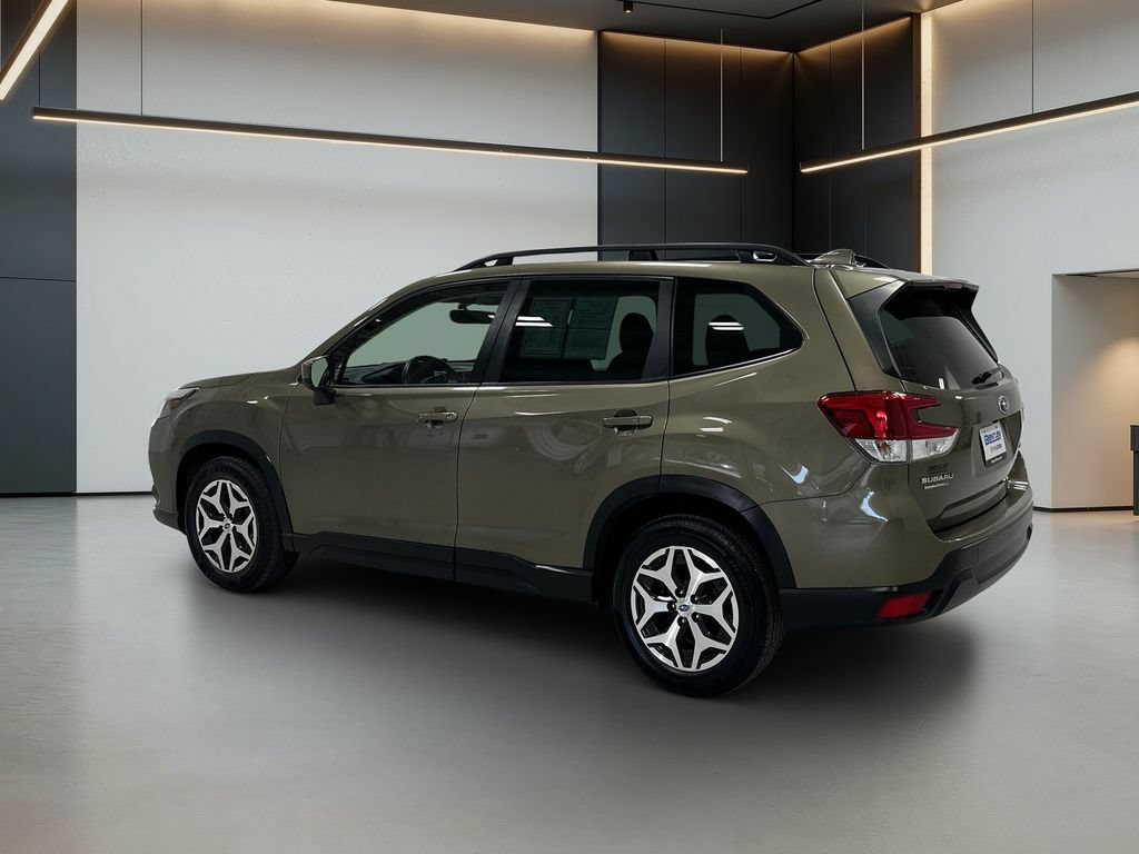 Used 2023 Subaru Forester Premium AWD/4WD image 3