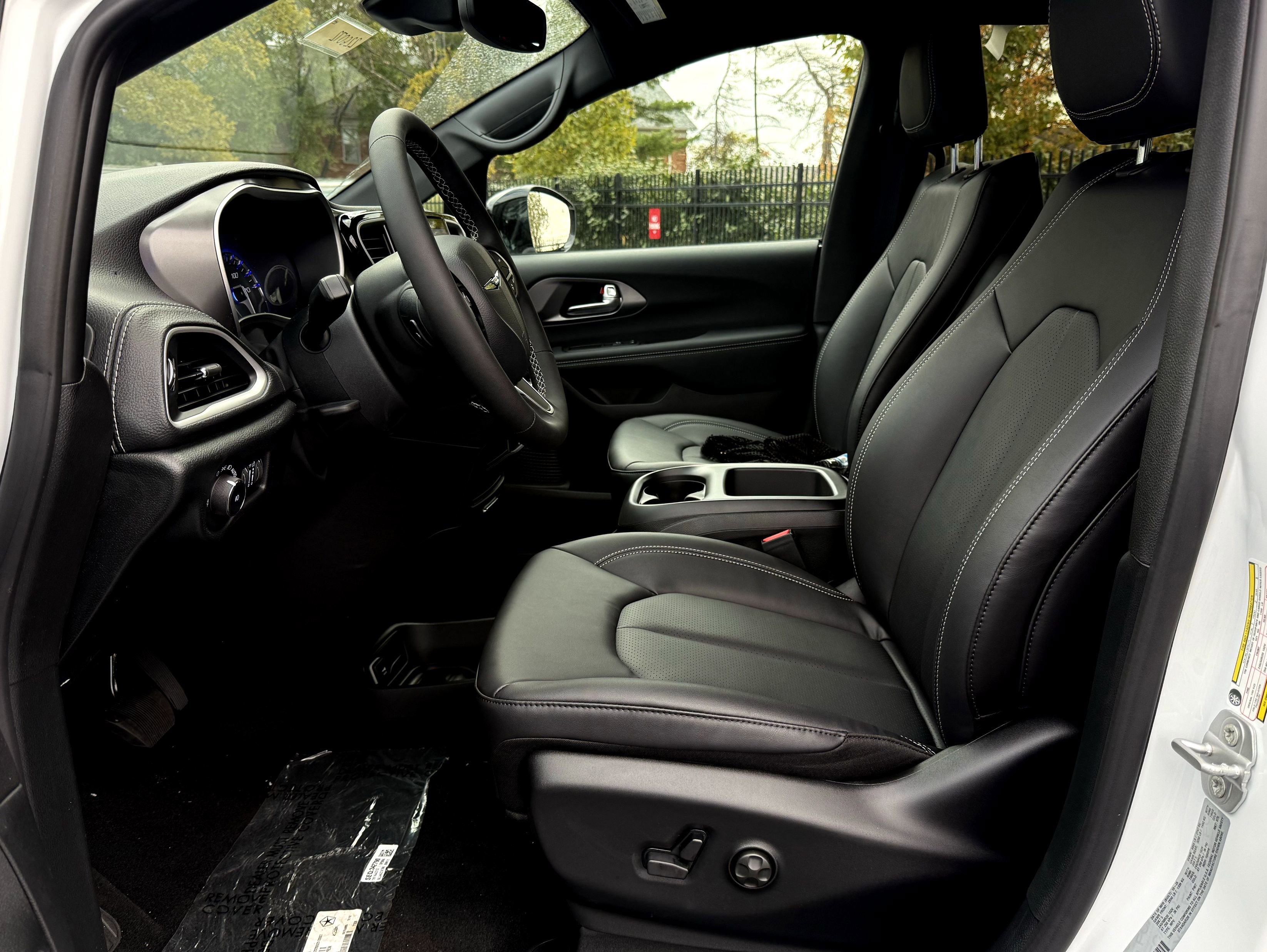 New 2026 Chrysler Pacifica Select image 14