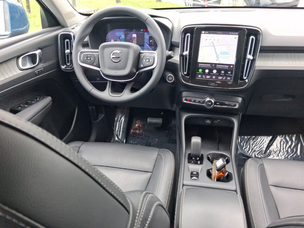 Used 2024 Volvo XC40 B5 Core AWD/4WD image 9